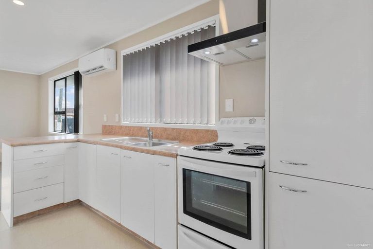 Photo of property in 2/42 Sutton Crescent, Papakura, 2110