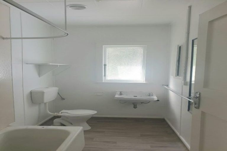 Photo of property in 115-117 Shakespeare Road, Bluff Hill, Napier, 4110