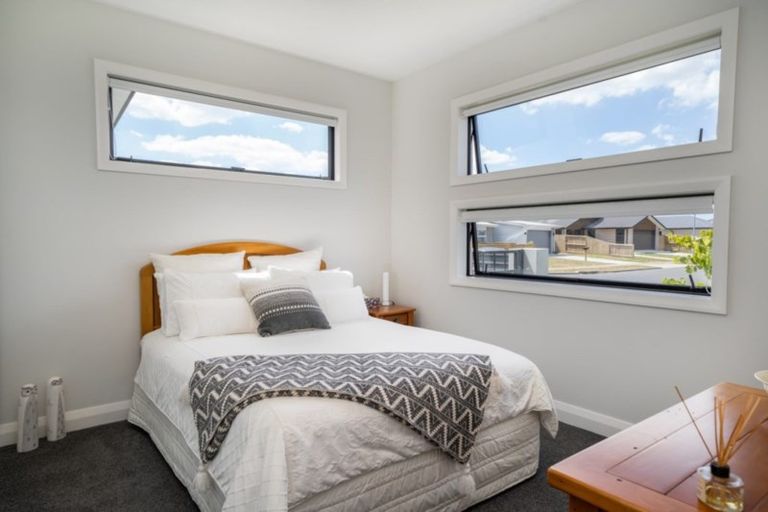 Photo of property in 22 Kahuparere Crescent, Pyes Pa, Tauranga, 3112