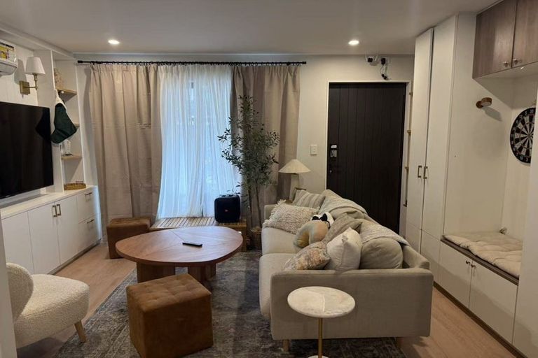 Photo of property in 34 Huri Street, Mangere Bridge, Auckland, 2022