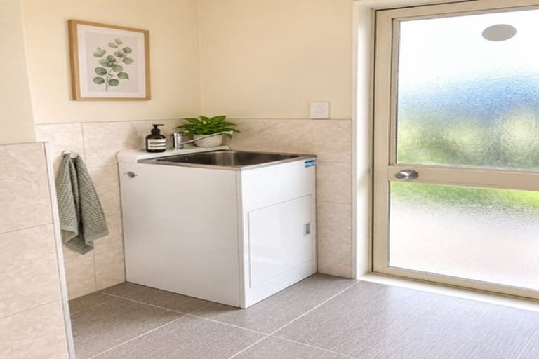 Photo of property in 2/9 Midvale Place, Burswood, Auckland, 2013