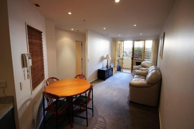 Photo of property in 9/5b Kent Terrace, Mount Victoria, Wellington, 6011