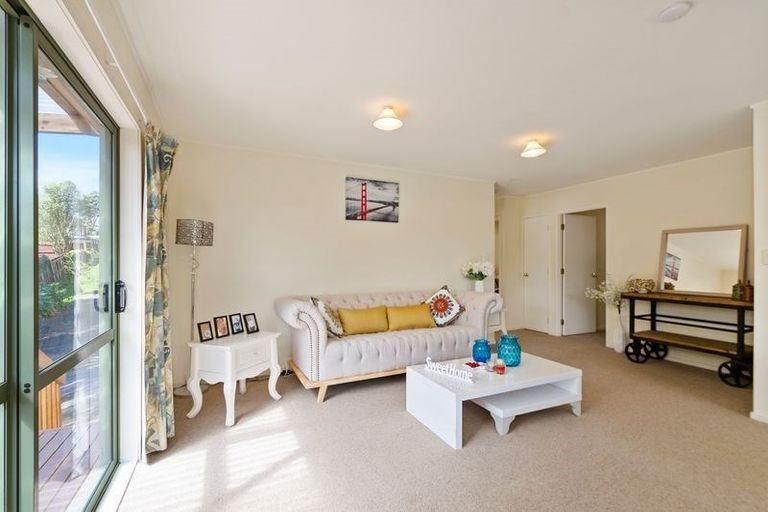 Photo of property in 2/1 Nea Place, Hillcrest, Auckland, 0627