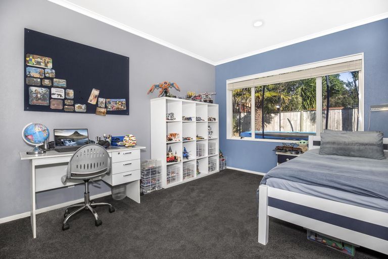 Photo of property in 28 Belfry Place, Wattle Downs, Auckland, 2103