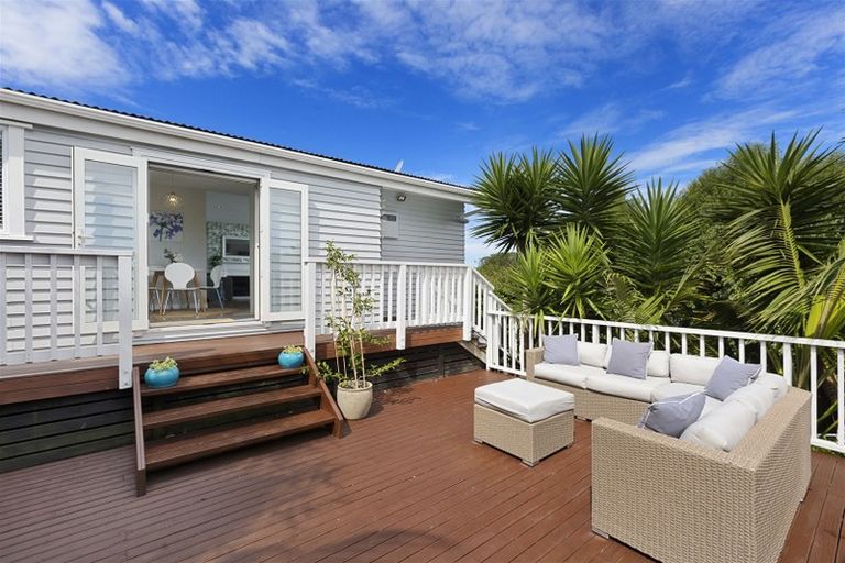 Photo of property in 1/3 Auld Street, Torbay, Auckland, 0630