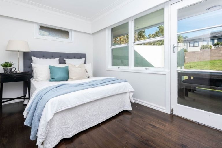 Photo of property in 35 Montgomery Crescent, Cockle Bay, Auckland, 2014