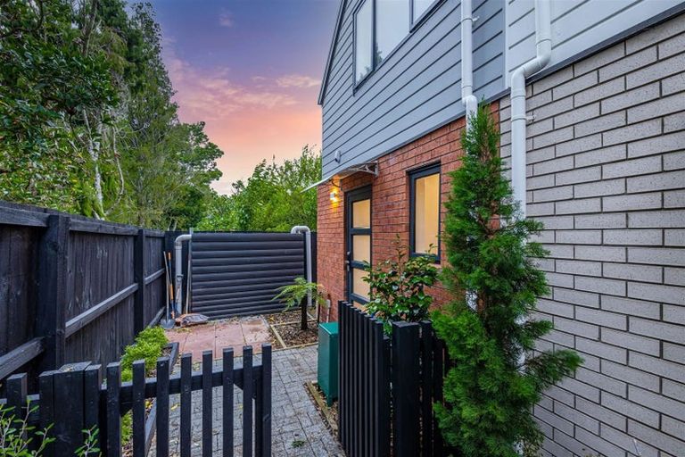 Photo of property in 4f Pinedale Place, Henderson, Auckland, 0610