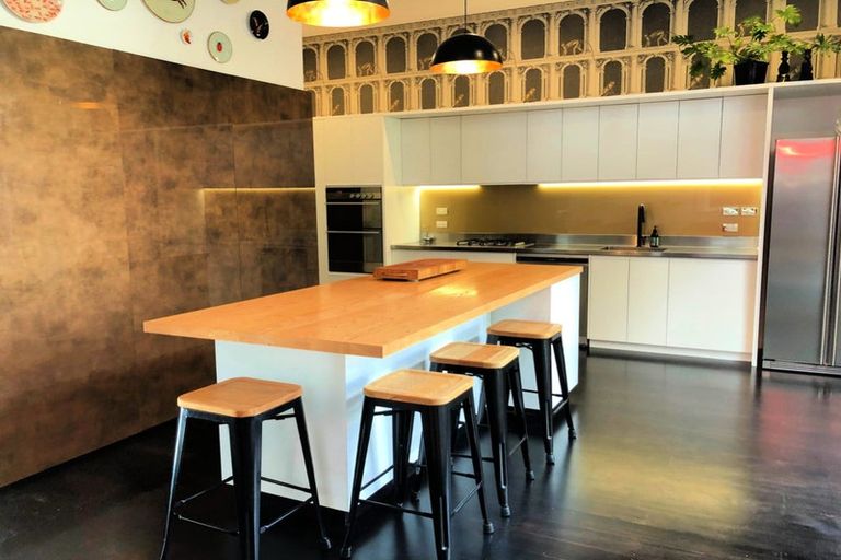 Photo of property in 15 Park Street, Thorndon, Wellington, 6011