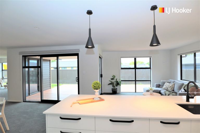 Photo of property in 5 North Foreland Street, Waihola, Milton, 9073