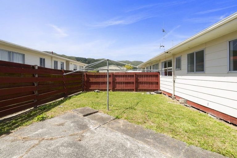 Photo of property in 293a Wellington Road, Wainuiomata, Lower Hutt, 5014