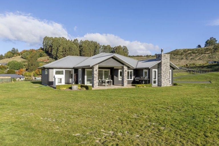 Photo of property in 7 Lochinvar Lane, Acacia Bay, Taupo, 3385