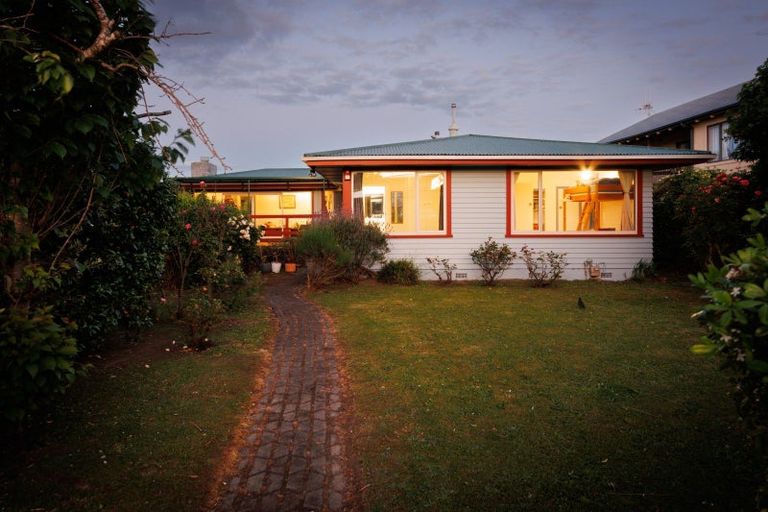 Photo of property in 39 Lincoln Terrace, Hokowhitu, Palmerston North, 4410