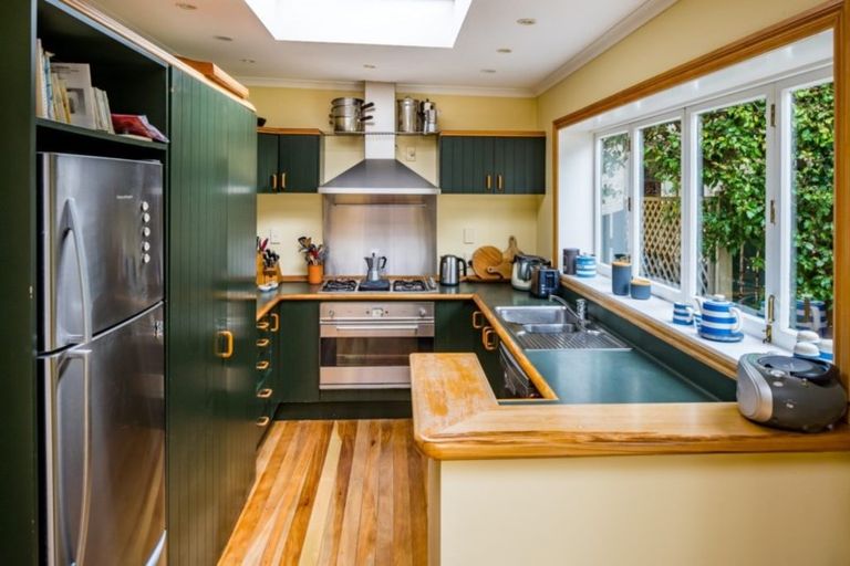 Photo of property in 67 Oroua Street, Eastbourne, Lower Hutt, 5013