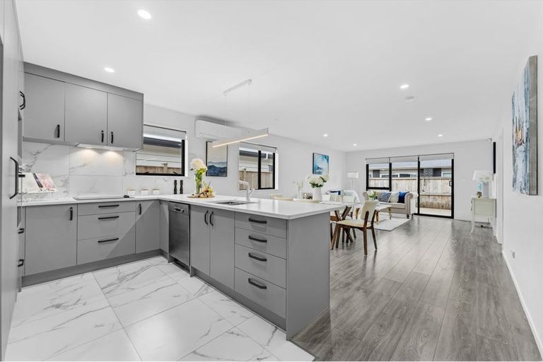 Photo of property in 14 Noia Way, Karaka, Papakura, 2113