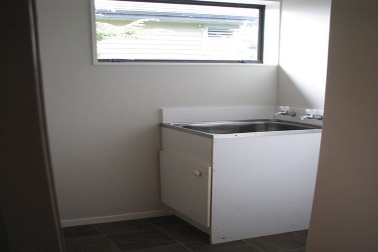 Photo of property in 7b Covil Avenue, Te Atatu South, Auckland, 0610