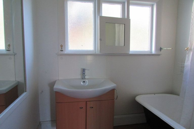 Photo of property in 100 Shakespeare Road, Waltham, Christchurch, 8023