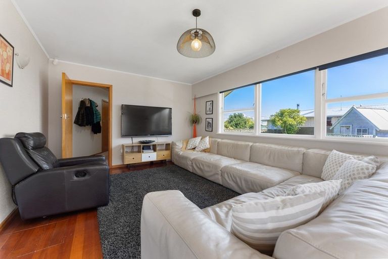 Photo of property in 8 Essex Place, Milson, Palmerston North, 4414