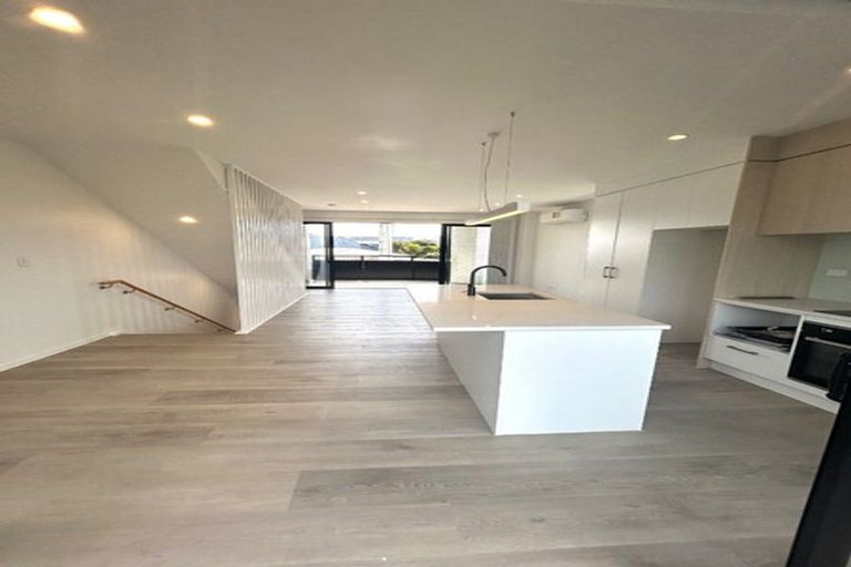 Photo of property in 15 Tiraumea Drive, Pakuranga, Auckland, 2010