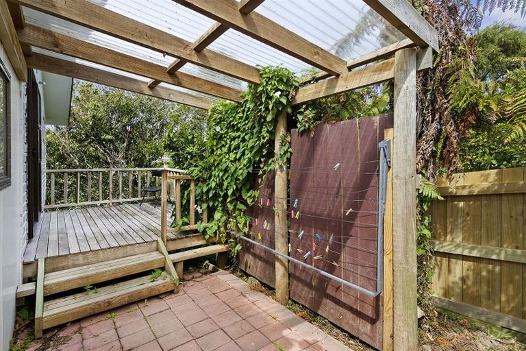 Photo of property in 15a Kereru Bend, Tawa, Wellington, 5028