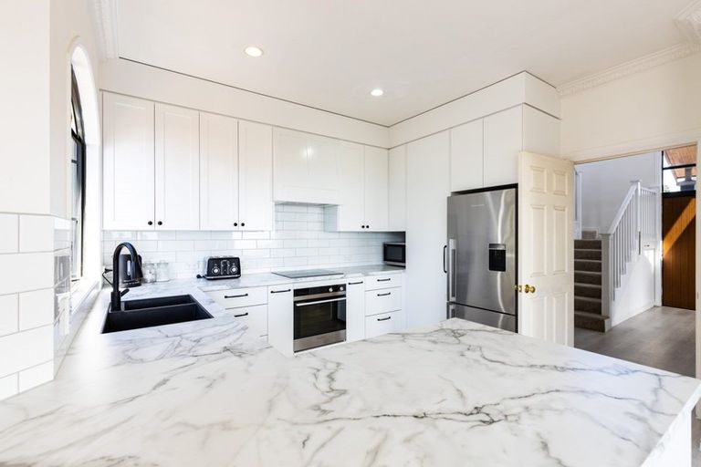 Photo of property in 87 Eliot Street, New Plymouth, 4310