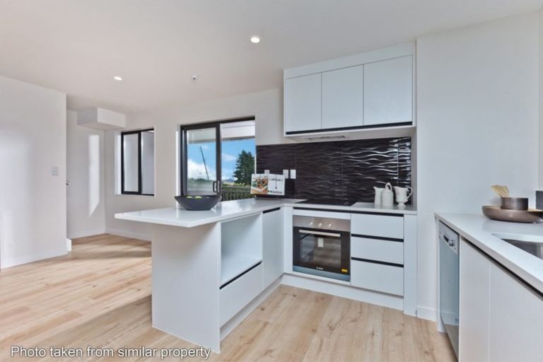 Photo of property in 128 Mcclymonts Road, Oteha, Auckland, 0632