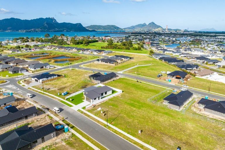 Photo of property in 21 Te Piriti Road, One Tree Point, 0118