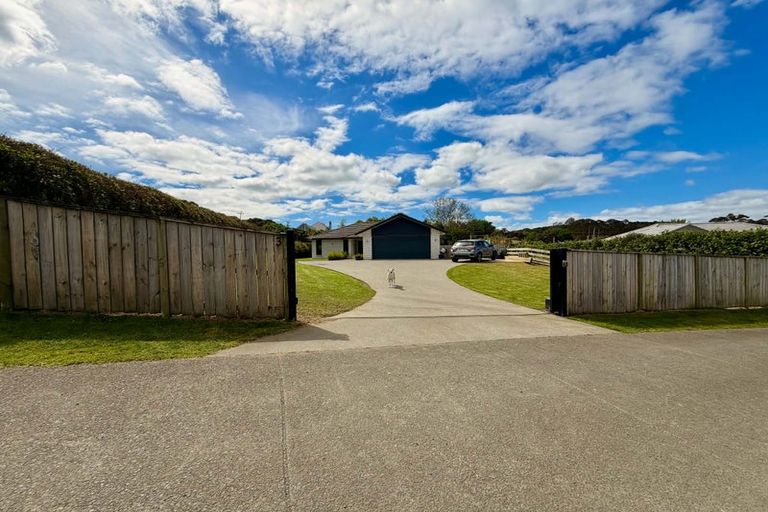 Photo of property in 3 Downer Access Road, Kaukapakapa, 0873
