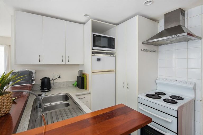 Photo of property in Terrace Heights Apartments, 5f/163 The Terrace, Wellington Central, Wellington, 6011