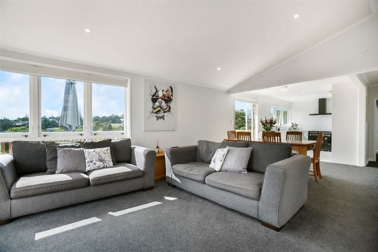 Photo of property in 38a Colmar Road, Mellons Bay, Auckland, 2014