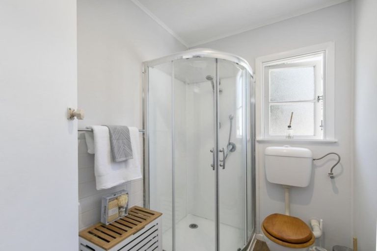 Photo of property in 33 Westminster Road, Wainuiomata, Lower Hutt, 5014