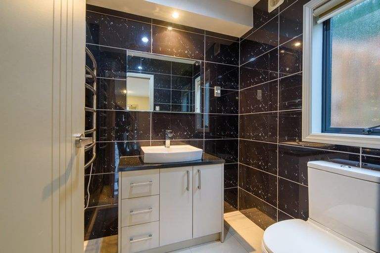 Photo of property in 45 Forrest Hill Road, Milford, Auckland, 0620