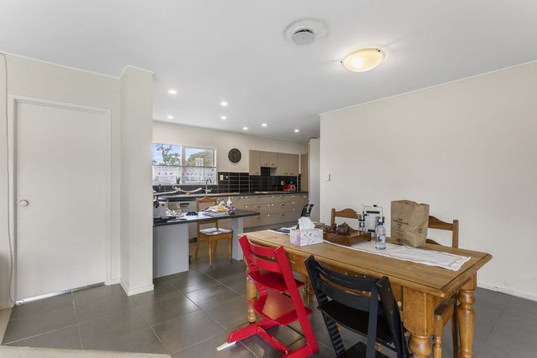 Photo of property in 58 Prince Regent Drive, Half Moon Bay, Auckland, 2012