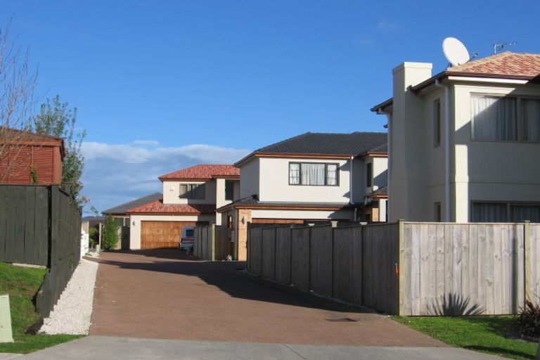 Photo of property in 6 Kaseng Place, East Tamaki Heights, Auckland, 2016