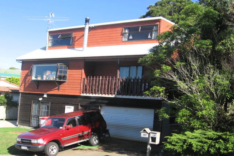 Photo of property in 20 Chorley Grove, Churton Park, Wellington, 6037