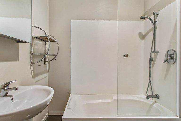 Photo of property in 64 Albionvale Road, Glen Eden, Auckland, 0602