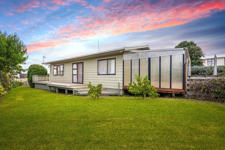 Photo of property in 73 Wiseley Road, West Harbour, Auckland, 0618