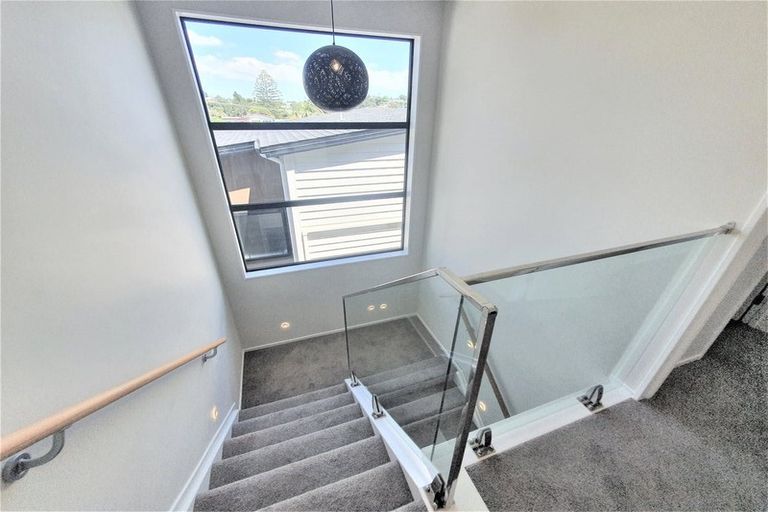 Photo of property in 19b Roseberry Avenue, Birkenhead, Auckland, 0626