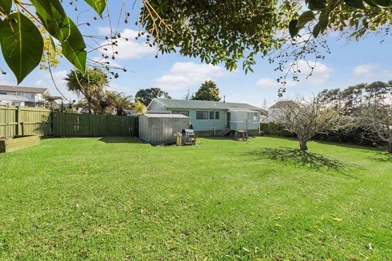 Photo of property in 12 Granville Drive, Massey, Auckland, 0614
