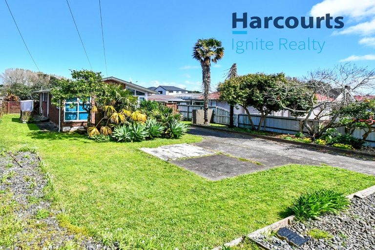 Photo of property in 255 Robertson Road, Mangere East, Auckland, 2024