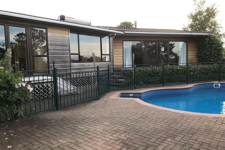 Photo of property in 207 Golf Road, Titirangi, Auckland, 0604