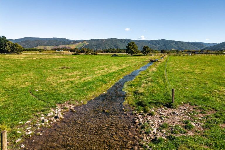 Photo of property in 21 Flax Cutter Lane, Woodside, Greytown, 5794