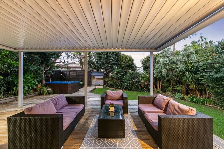 Photo of property in 16 Creamer Avenue, Belmont, Auckland, 0622