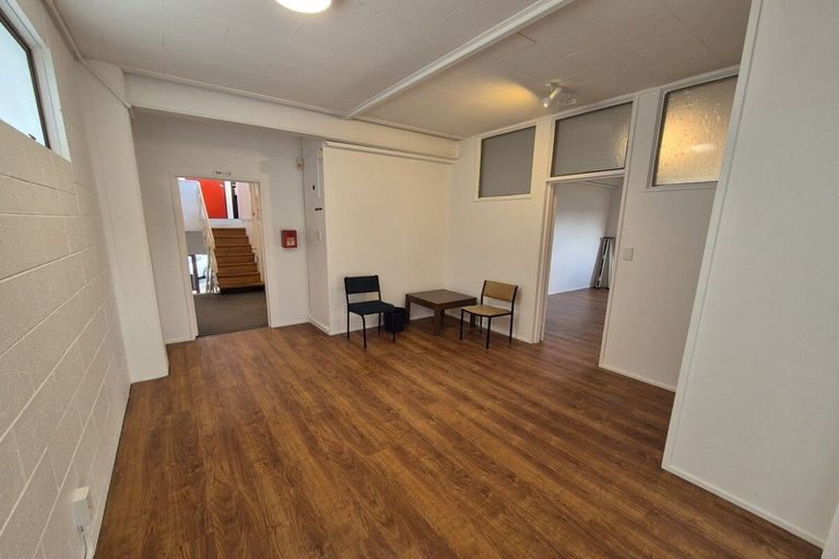 Photo of property in 2/10 Seaview Road, Glenfield, Auckland, 0629