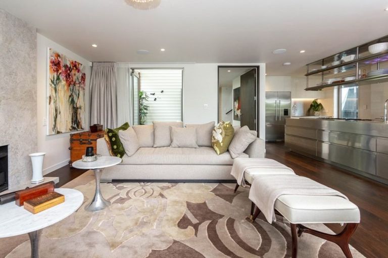 Photo of property in 48 Gladstone Road, Parnell, Auckland, 1052