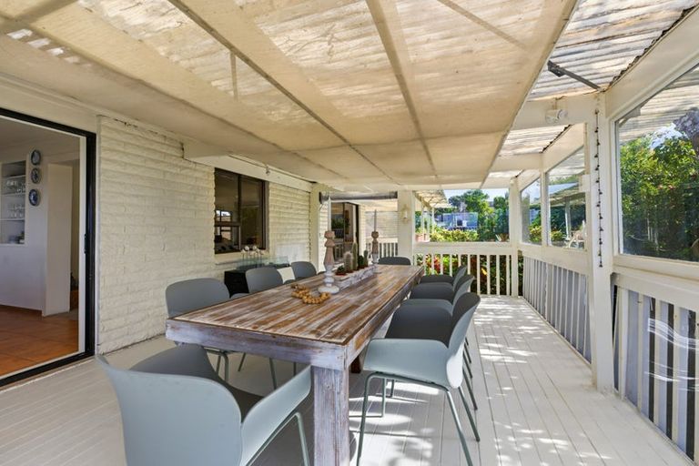 Photo of property in 2 Geoffrey Road, Torbay, Auckland, 0630