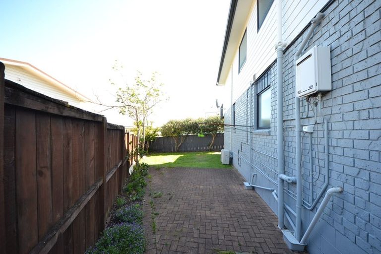 Photo of property in 2/42 Aberdeen Road, Campbells Bay, Auckland, 0620