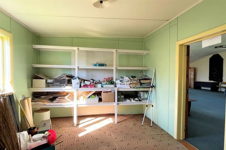 Photo of property in 35 Main Road, Owaka, 9535