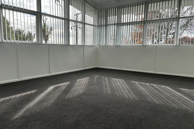 Photo of property in 13 Eastglen Road, Glen Eden, Auckland, 0602