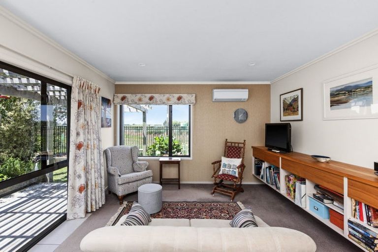 Photo of property in 15 Mcnaughton Place, Onekawa, Napier, 4110