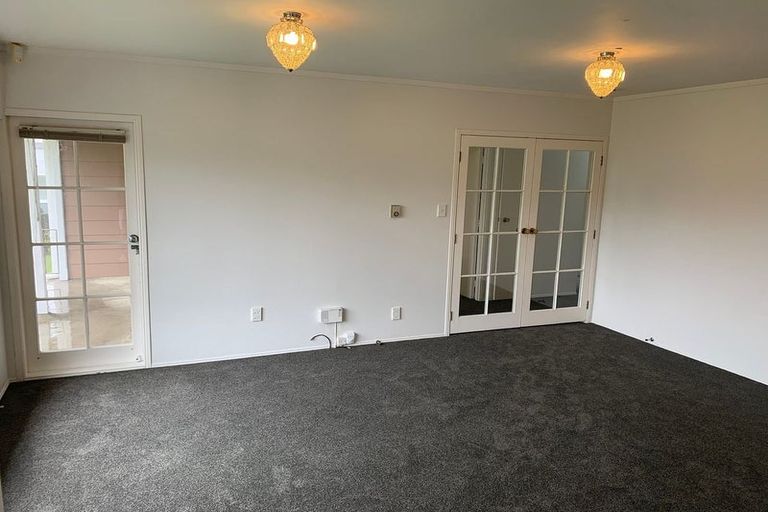 Photo of property in 1/190 Queen Street, Northcote Point, Auckland, 0627